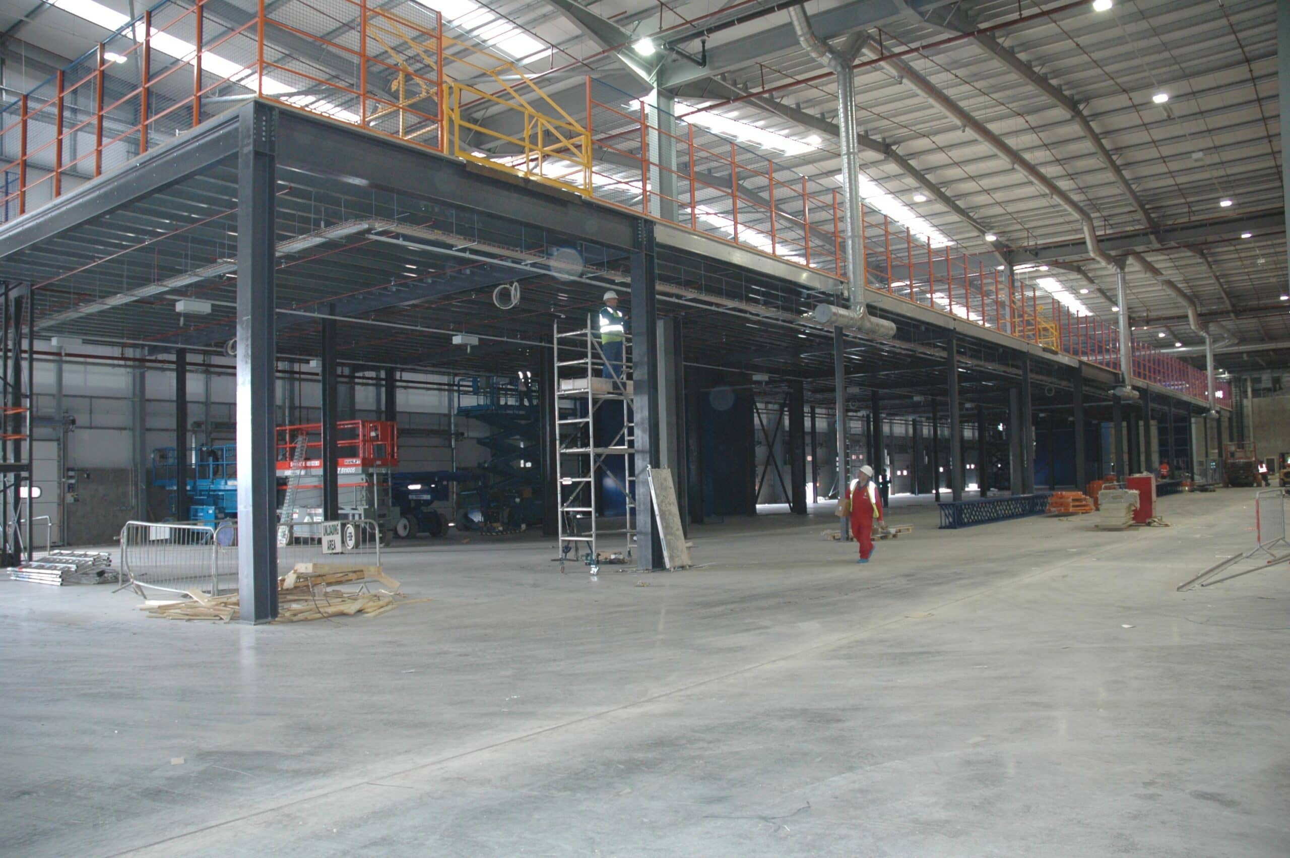 Mezzanine floor warehouse construction