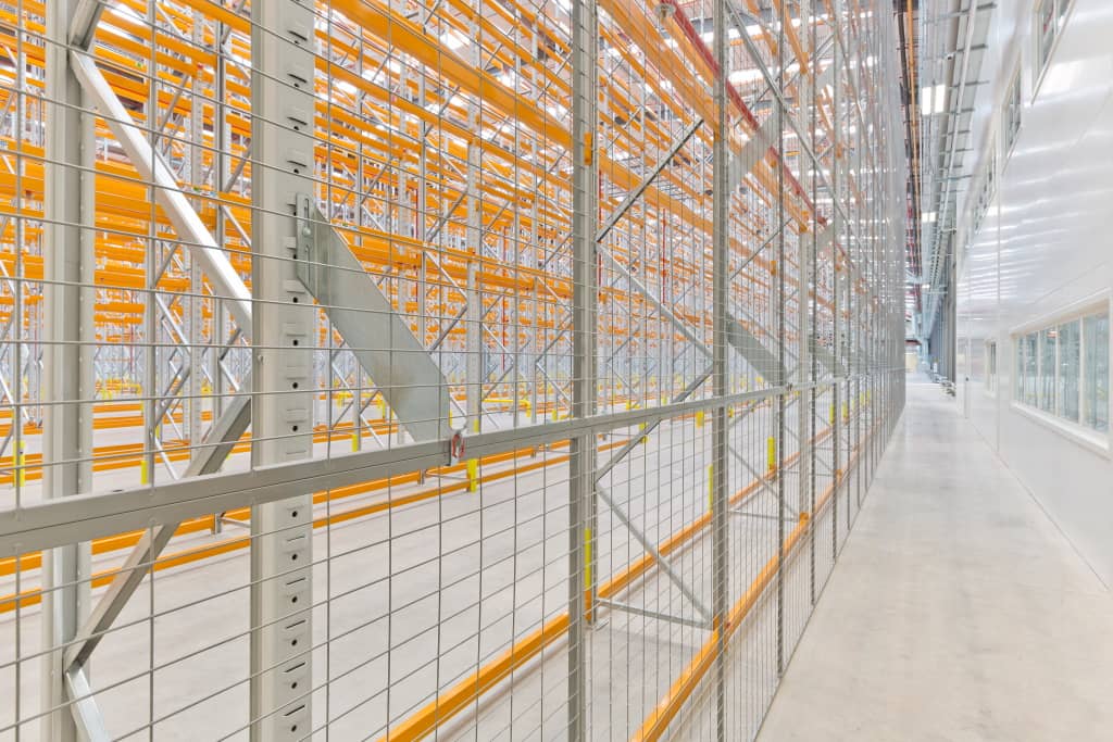 Anti-collapse racking mesh