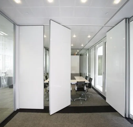 Movable partitioning wall partially open